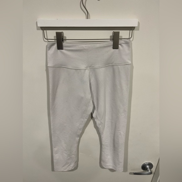 Lululemon 3/4 leggings, size 4, beige - Picture 9 of 9